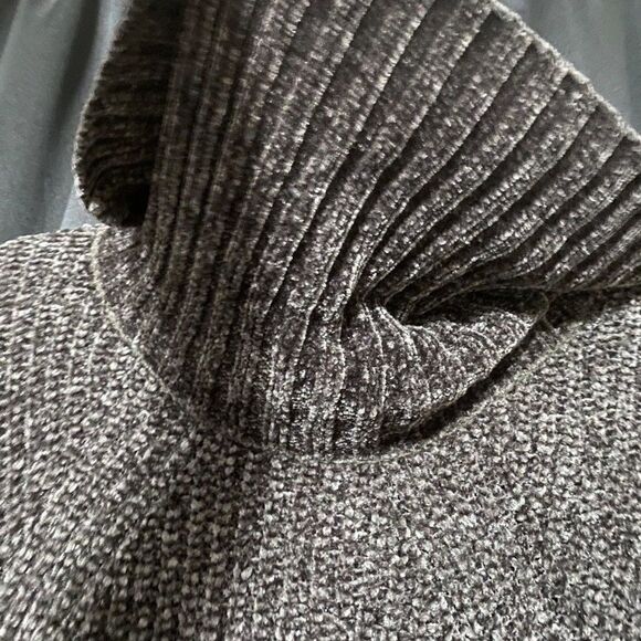 Hippie Rose Olive turtleneck sweater - Picture 3 of 4